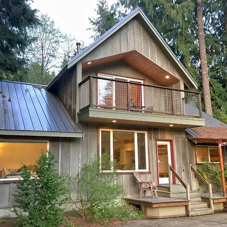 Mt Baker Rim Cabin 70 A Pet Friendly Vacation Home With A Hot Tub And Wifi